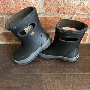 Bogs Kids Skipper Solid Black and Gray Rain Boots